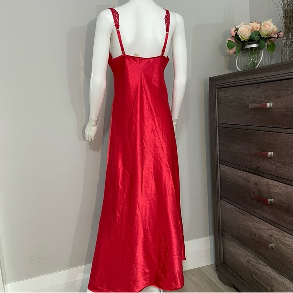 M Vs Victoria’s Secret 1990’s Vintage Gold Label satin & lace red long slip gown - Picture 5 of 9